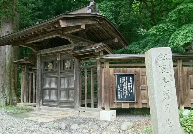 小さいながら由緒ある茶室