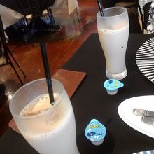 アイスコーヒとアイスカフェオレです