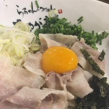 まぜそば。味が独特で濃くて、非常においしい。