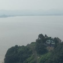 韓国側の監視所　川の向かい岸は北朝鮮