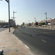 このような小さなバス停だと券売機も売店も無し…