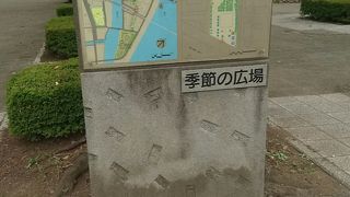 施設が点在しています」