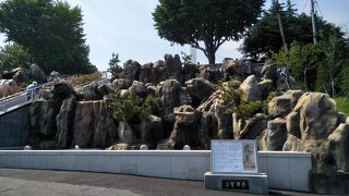 龍頭山公園・釜山タワーふもとにある、歴史を伝える記念碑