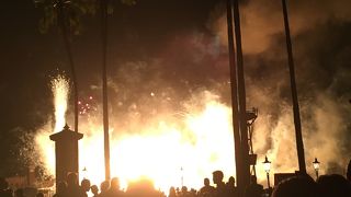 エプコット、実験的なアトラクションのエリアと各国の料理の万博みたいなエリアの融合です。