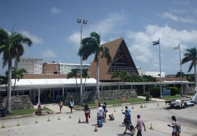 グランドケイマン空港からの移動