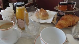 ヴェルサイユで朝食を