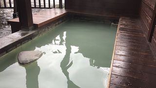 硫黄泉の足湯