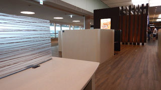 出発ロビーはきれいです。