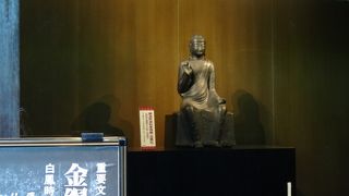 やさしい柔和なお顔です。