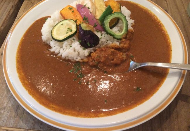 辻堂駅近くに移転しました。お洒落空間で美味しいインドカレー頂けます。