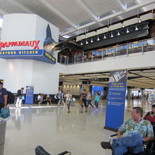 ゲート付近も広々と