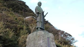 幕末の志士・中岡慎太郎の銅像