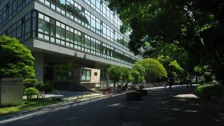 平日夜10時までやってる図書館