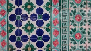 カラフルで可愛いヒンドゥー寺院（スリ タンディ ユッタ パニ）