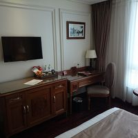 小奇麗で趣味のいい部屋