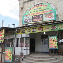 バザール内には食堂もあります