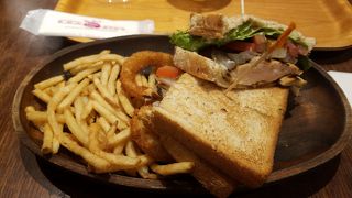 平日なのに・・・