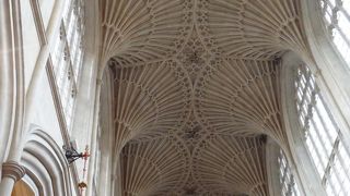 梯子を登る天使がかわいい。