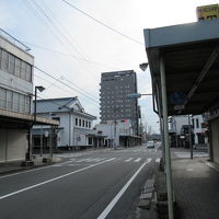 掛川駅から歩いてきた場合。わりと目立ちます