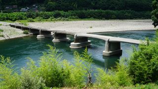 橋げたの土台が大きいのでそれが景観のアクセント