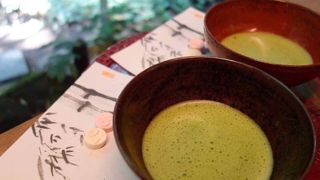 圧巻の竹林を眺めながらお抹茶でひといき