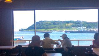 海が見えるパン屋。イートインあり。