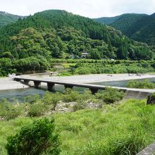 茅吹手沈下橋 (新谷沈下橋)