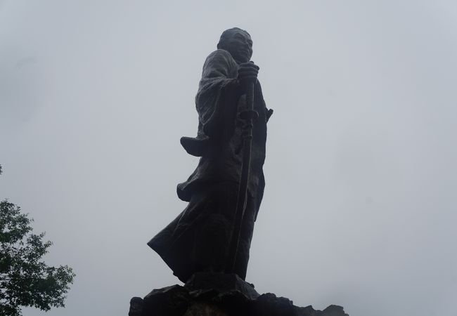 吉村虎太郎の像