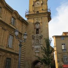 歴史ある建物が立ち並ぶ