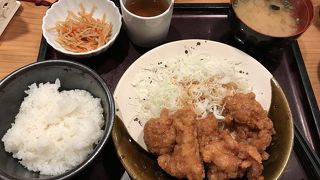 ボリューム満点定食！さらにおいしい明太子、からし高菜食べ放題！