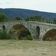 古い石造りの橋