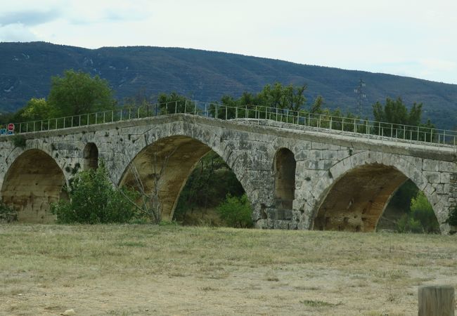 古い石造りの橋