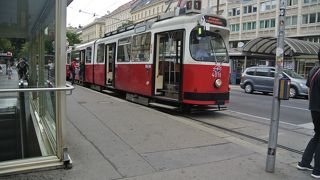 リンクを一周する路線はありません