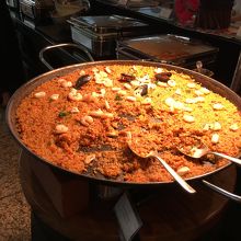 大鍋のパエリア