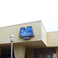 建物はおとなし目ですが