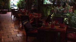 カンボジアのジャングルに有るレストラン