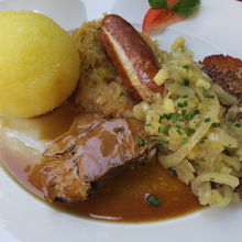 左のはいもだんご