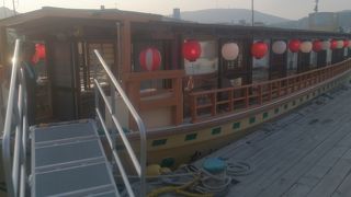 小樽の夜景を海から眺める