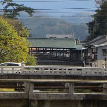 メインの参道からでは　この程度にしか見えないです