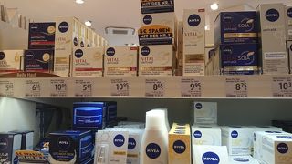 見やすい店内です