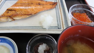 漁師のおかみさんたちの食堂