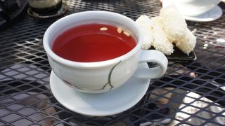 テラス席で伝統茶を