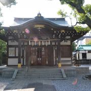 松原商店街の近くの立派な神社