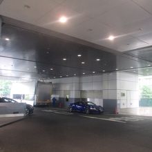 駐車場に新型NSXも