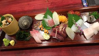 地の魚がうまい。料理の提供スピードに難あり