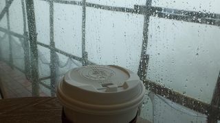 雨のビクトリアピークで一服