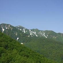 車内から見た桂月岳、凌雲岳、上川岳