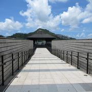 美しい空と海のコントラスト