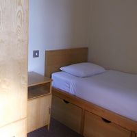 このようなシングルルームが2室。