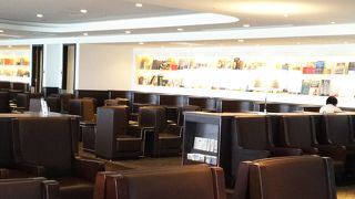 飛行機を眺めながら